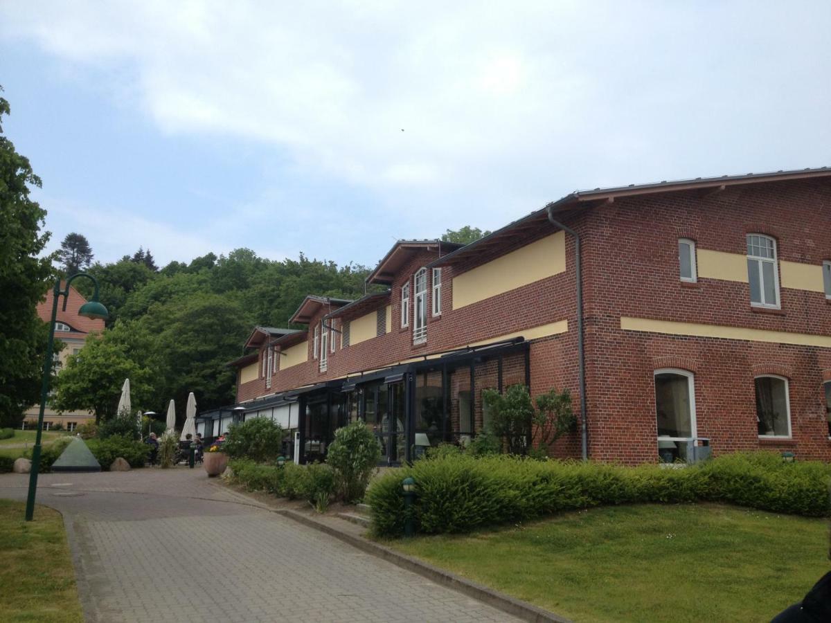 Ferienwohnung "Kranich" Im Ferien-Resort Ruegen Sagard Exterior photo